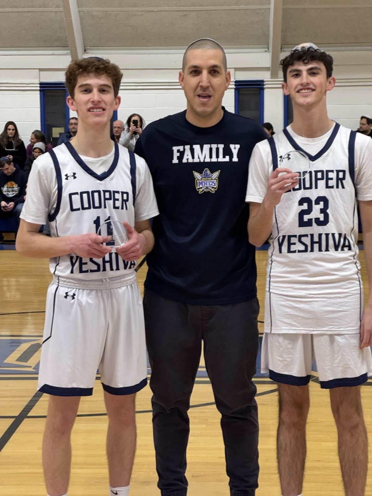MHA high school students at chesed fundraiser