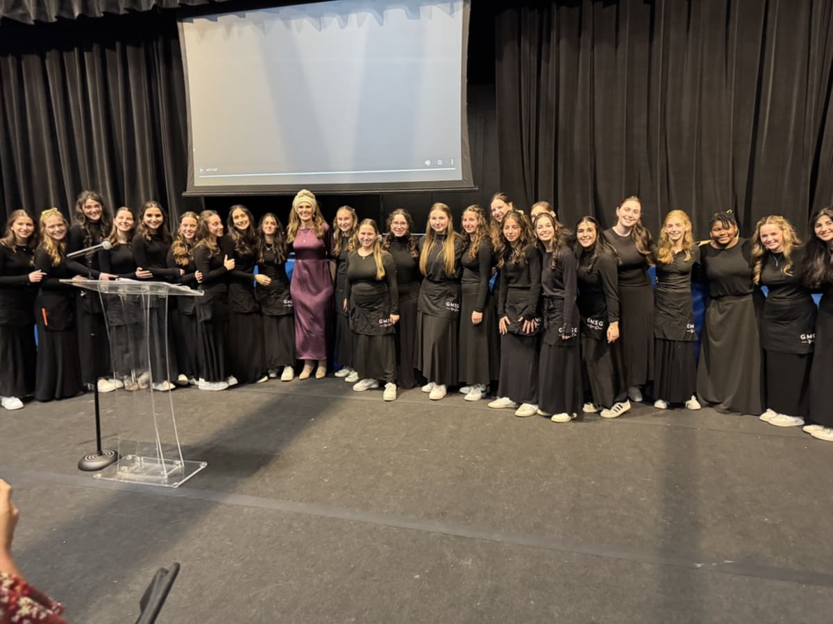 Goldie Margolin School choir performance