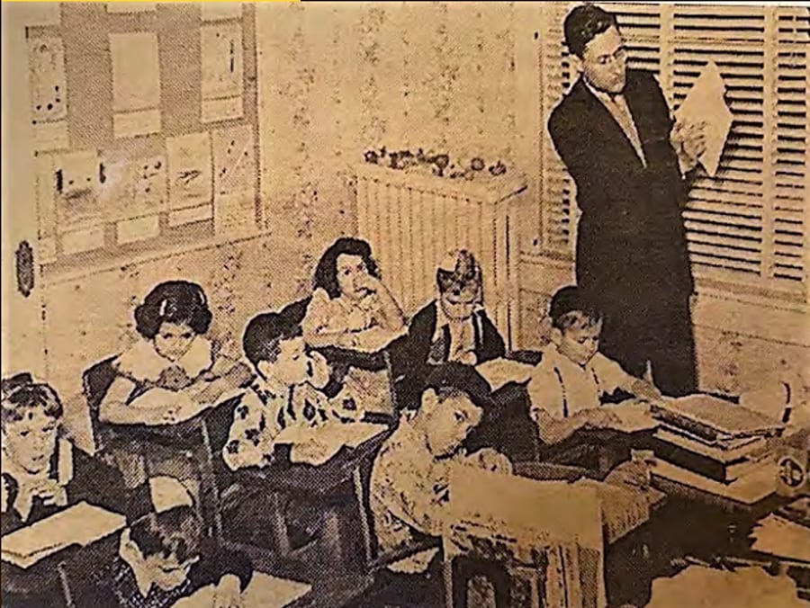 Rav Nota Greenblatt teaching one of the school's first classes, 1949