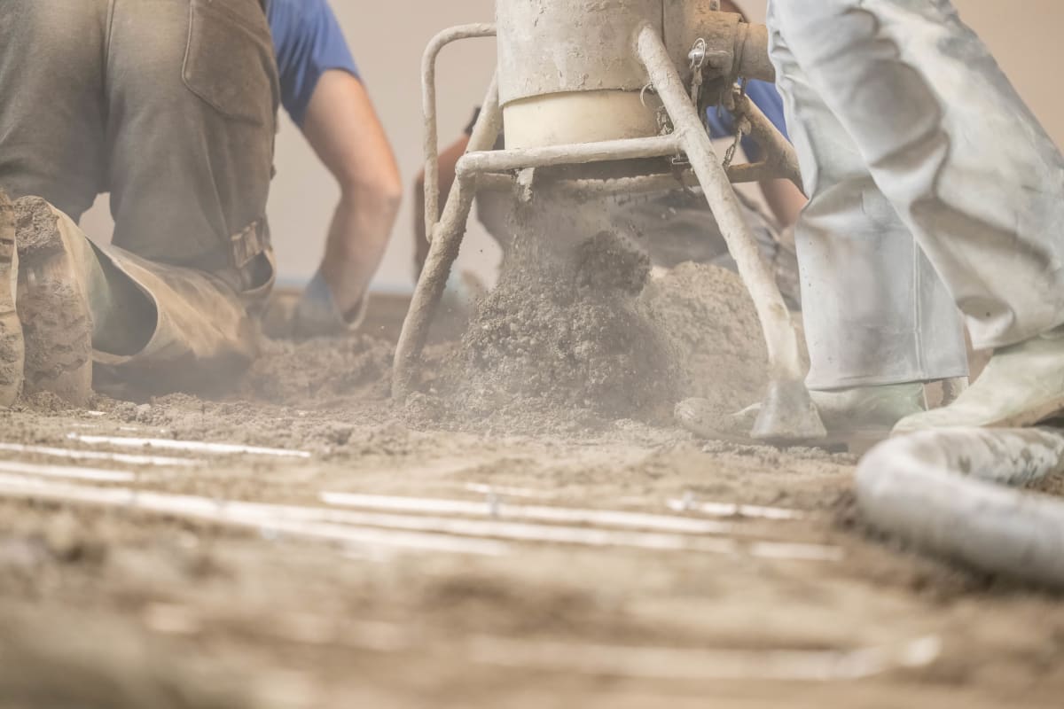 Estrichpumpe mit frischem Estrich