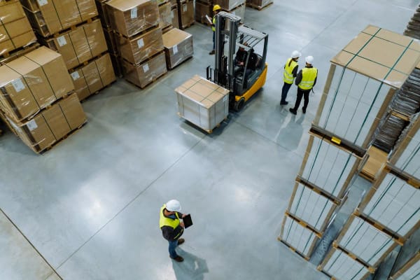 Industrieboden in Lagerhalle mit Staplerverkehr