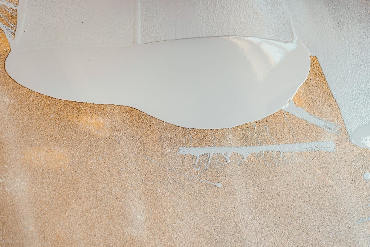 Versiegelung fließt selbstnivellierend auf Kunstharzestrich