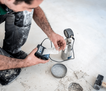 Estrich Feuchtemessung mit professionellem Messgerät