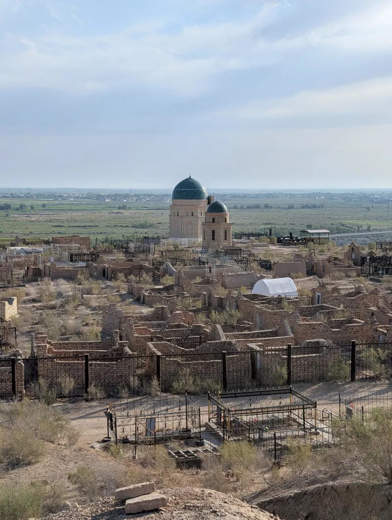 uz mizdak necropolis view 01 - Wo das Meer Verschwand
