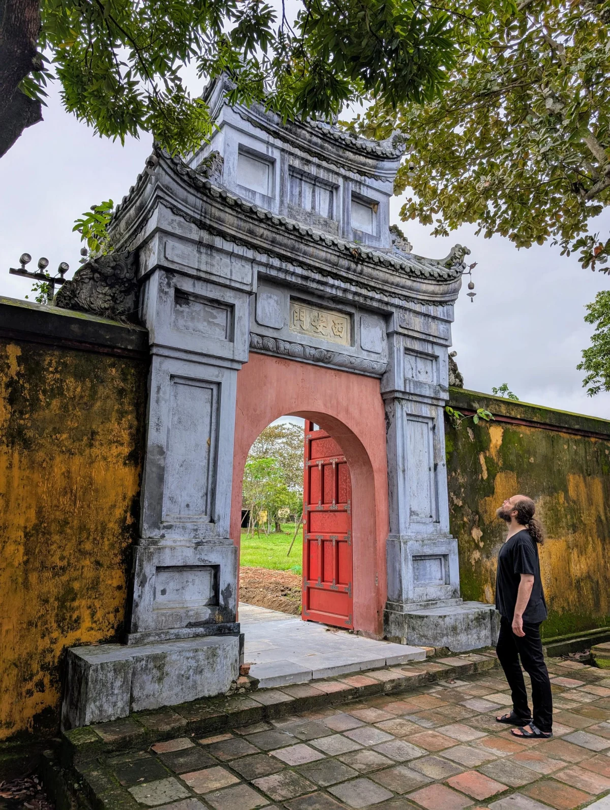 vn hue citadel gate chris omatol - Höhen und Tiefen