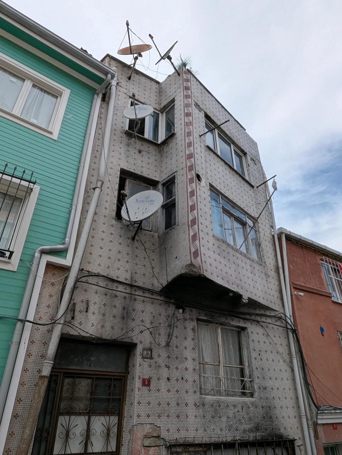 istanbul old building 1 qdtuhz - Hallo Istanbul!