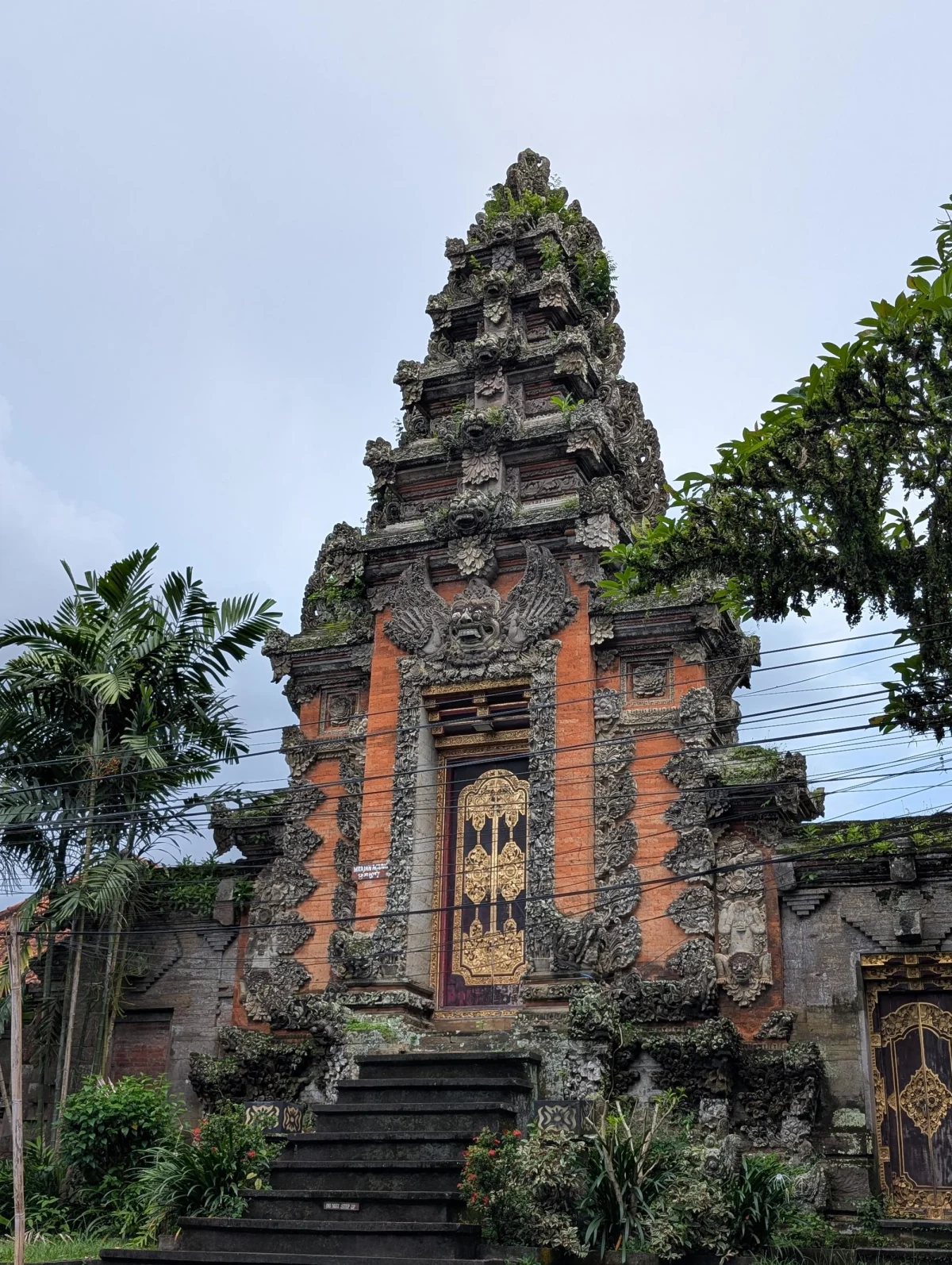 bali ubud street gate 1 r3bih1 - Hallo Bali!