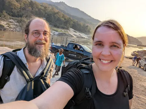 laos selfie disembark ukxgi9 - Hallo Laos!
