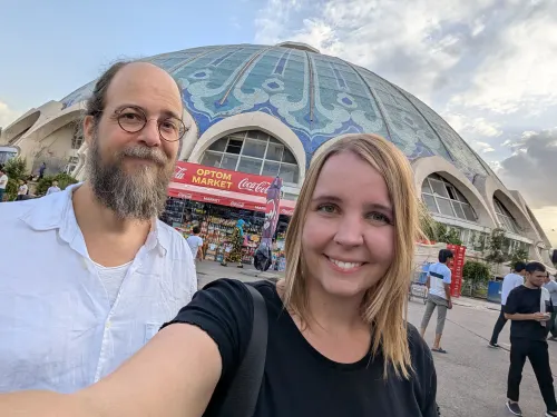 uz tashkent market building selfie dchy8e - Hallo Usbekistan!