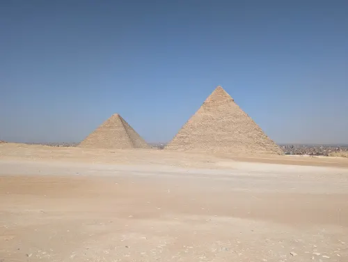 cairo two pyramids far fqx6qk - Hallo Kairo!