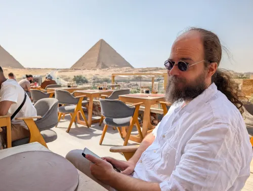 cairo pyramids rooftop chris cyehkz - Hallo Kairo!