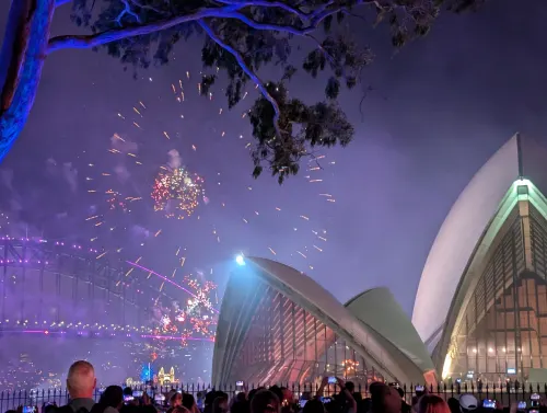 sydney nye fireworks closeup fgprlv - Hallo 2025!