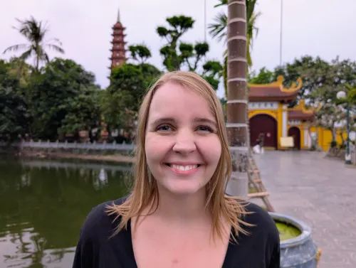 vn hanoi pagoda anna p75g4m - Höhen und Tiefen