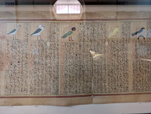 cairo museum old papyrus ymag1h - Kairos Museen