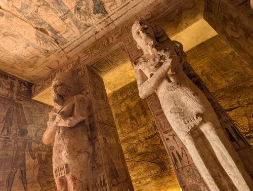 abusimbel entrance skewed har2uw - Aswan & Abu Simbel