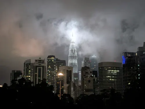 kl cloudy view night hcrwku - Hallo Kuala Lumpur!