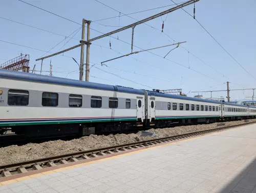 uz train station impression 01 kxtr5x - Hallo Usbekistan!
