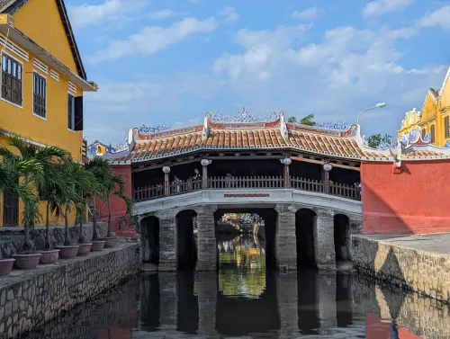 vn hoian bridge aljdlc - Hallo Vietnam!