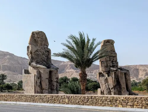 luxor mnemnon colossi road npotjd - Hallo Luxor!
