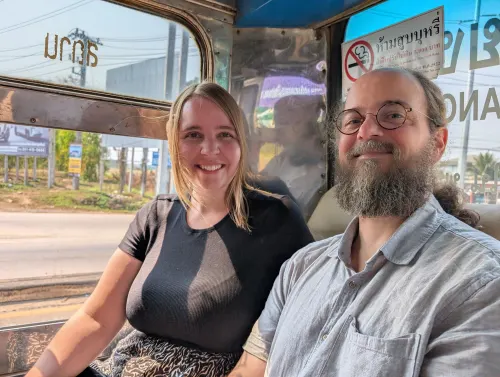 chiangrai old bus selfie 2 rl4kjc - Thailands Norden