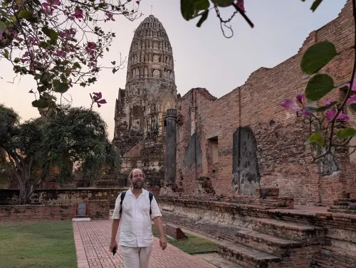 ayutthaya watratchaburana chris walking u8etrz - Nochmal Bangkok