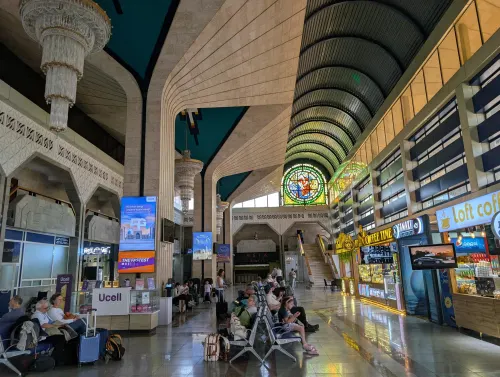 uz samarkand trainstation inside utgz6z - Hallo Usbekistan!