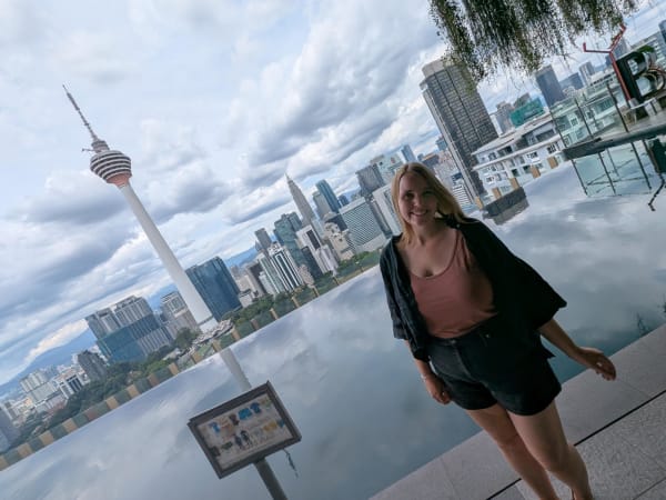 04_kl_view_anna_pool_r7wxyz