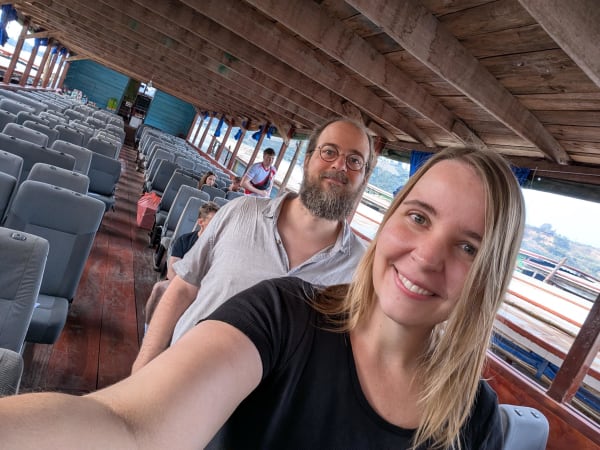 14_laos_selfie_boat_empty_vwfgsx
