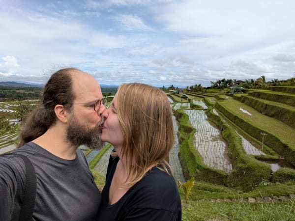 15_bali_rice_selfie_kiss_kbj0kr