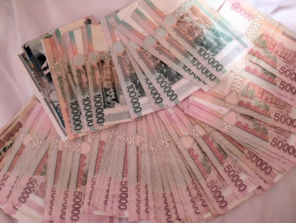 03_laos_money_hnbrhz