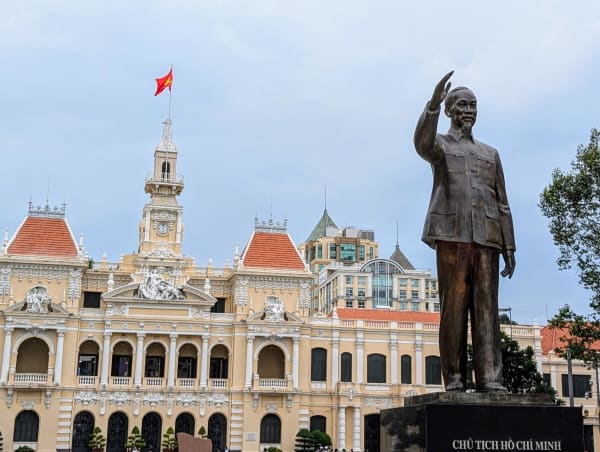 09_vn_saigon_townhall_coverimage_j99lil