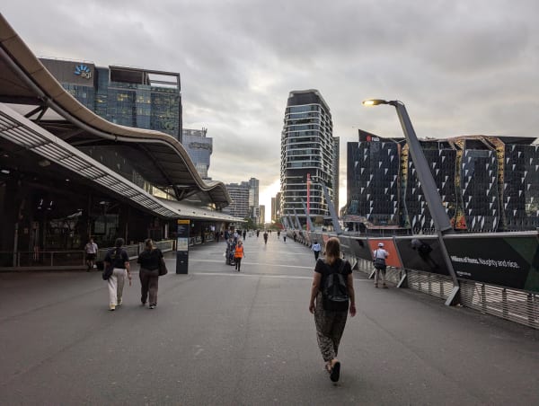 12_melbourne_sthcross_avzeba