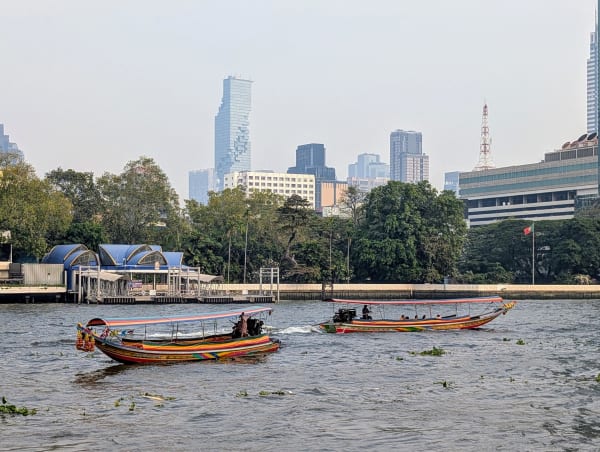 15_bkk2_chaopraya_view_1_boats_r8hiry