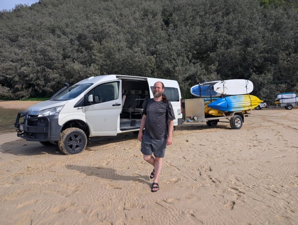 16_noosa_paddling_arrival_tx1lyx