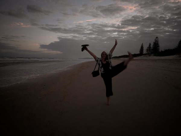 26_noosa_beach_dusk_l7syaa