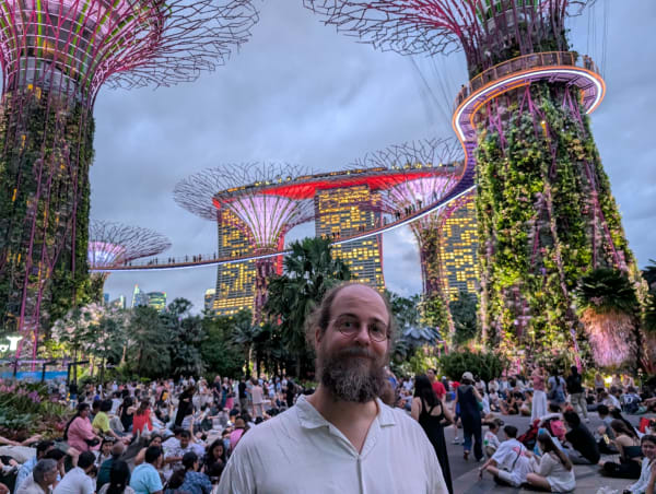 26_sg_trees_chris_crowd_fsb9mw