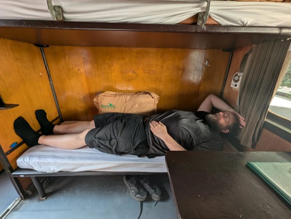 27_vn_train_inside_3_tj9rlq