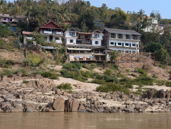 29_laos_mekong_hotel_view_hdvu7v