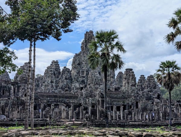 31_cambodia_angkor_thom_bayon_driveby_xsxwm8