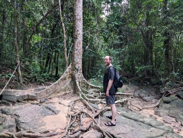 42_kohkood_waterfall_path_2_u4nuwm