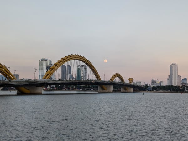 50_vn_danang_bridge_1_uxytrd