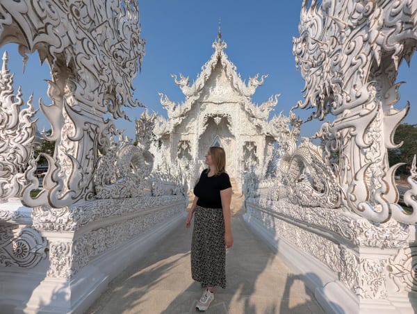 53_chiangrai_white_temple_anna_2_slyrhz
