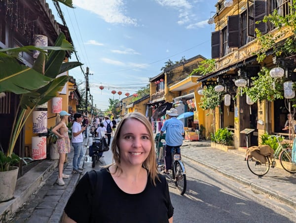 57_vn_hoian_street_anna_vhxy6b