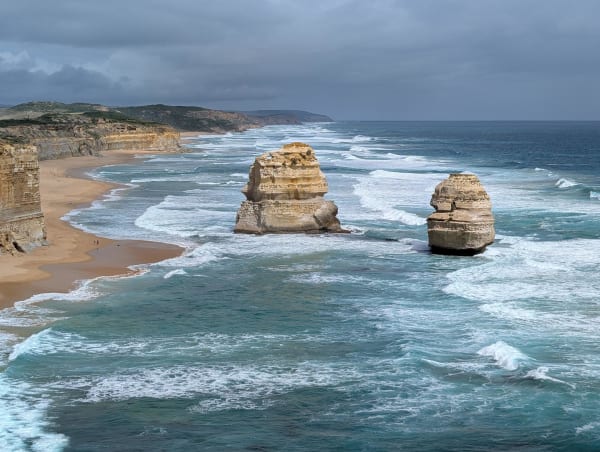 69_oceanroad_apostles_view_2_coverimage_rs0j1g