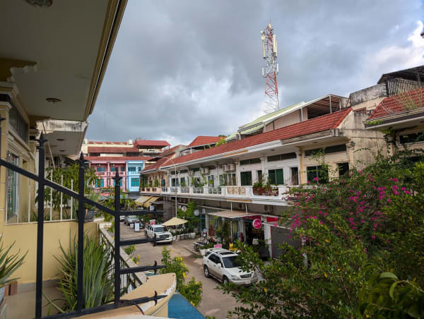 71_cambodia_siem_reap_neighbourhood_e37hlf