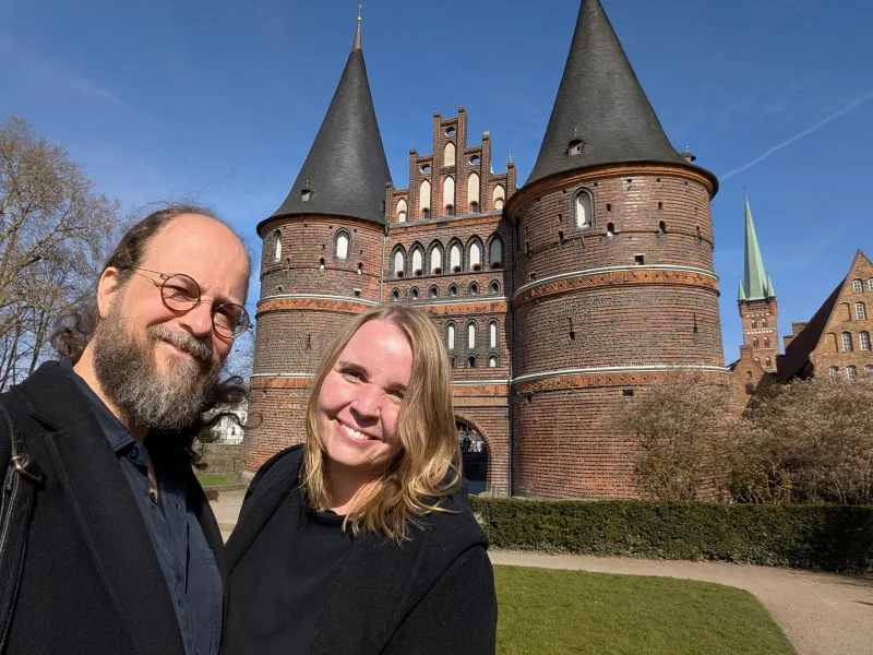 66_de_luebeck_holstentor_selfie_f9kvir - Urlaub vom Reisen