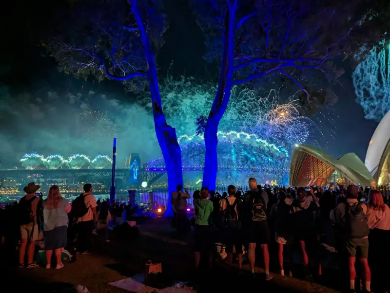 18_sydney_nye_fireworks_blue_2_kkk4qe - Hallo 2025!