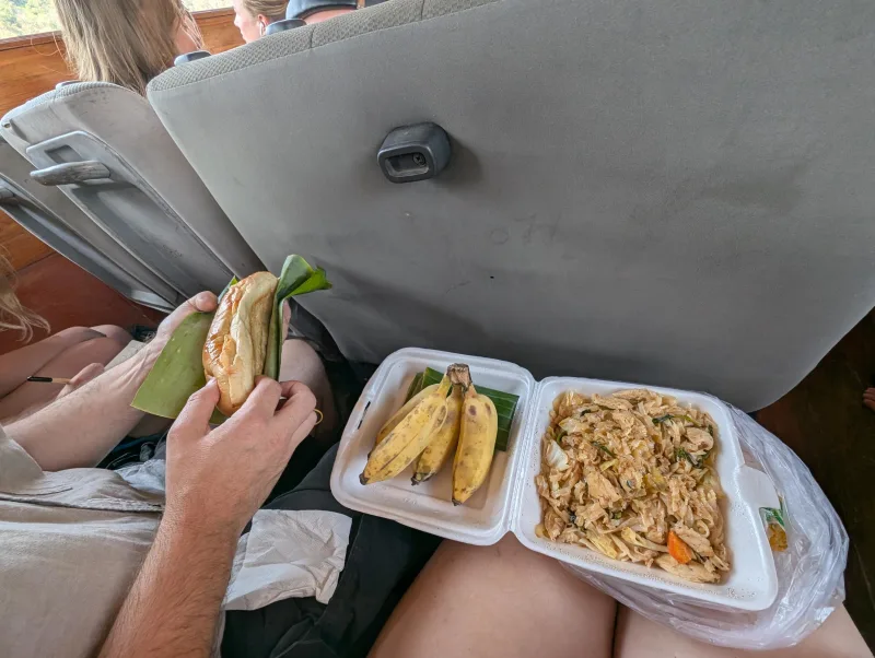 31_laos_food_on_boat_swreaq - Hallo Laos!