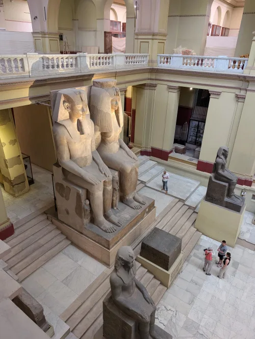 cairo museum old hall statues uojlww - Kairos Museen