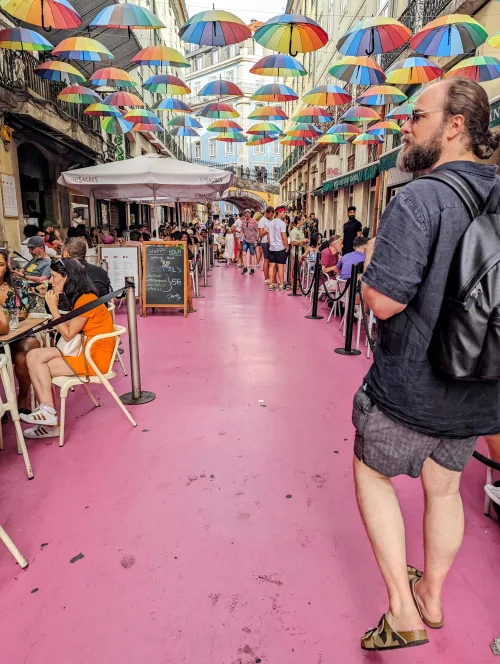 lissabon pink street cnnrmq - Hallo Welt!
